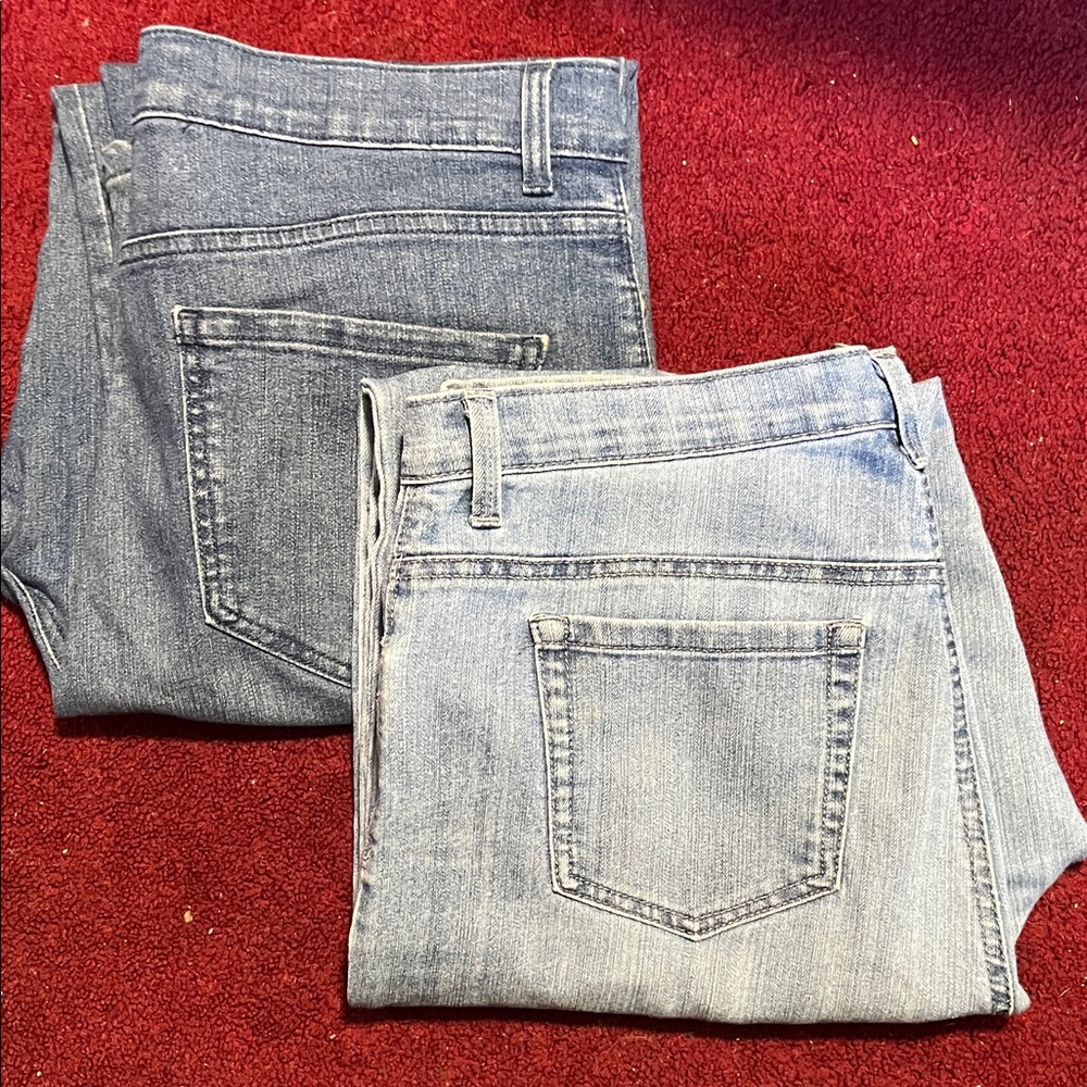 Gloria Vanderbilt (Set of 2) Dark and Light Blue Flare Jeans. Plus Size 16. - Picture 3 of 5